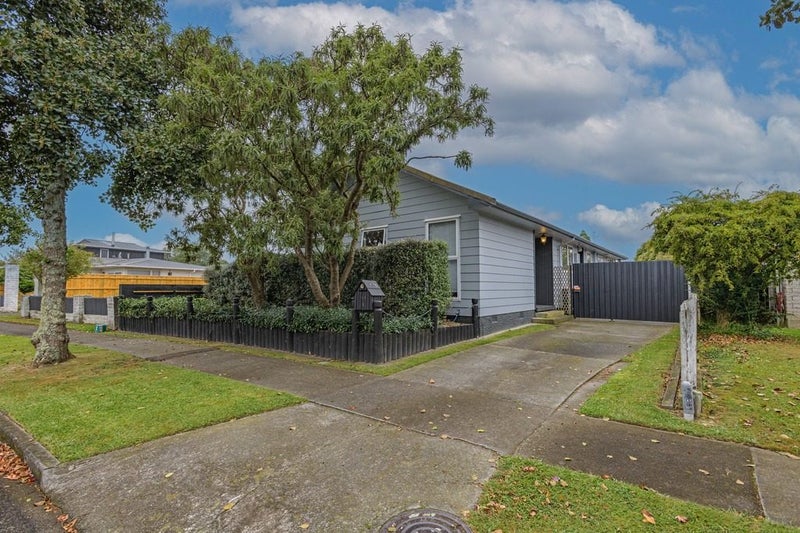 20 Motuoapa Place, Kelvin Grove, Palmerston North - Carousel 1