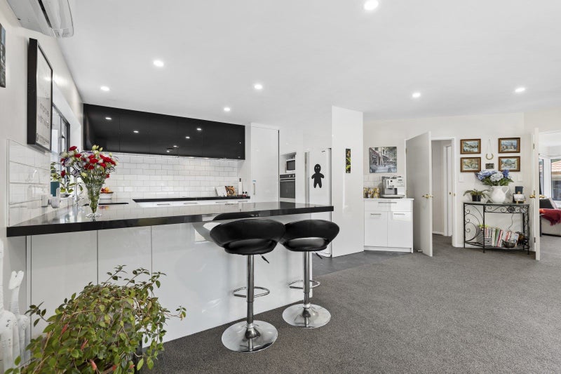 11 Ruapehu Drive, Fitzherbert, Palmerston North - Carousel 1