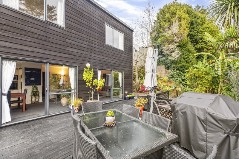 1/121 Godley Road, Green Bay, Auckland - Carousel 2