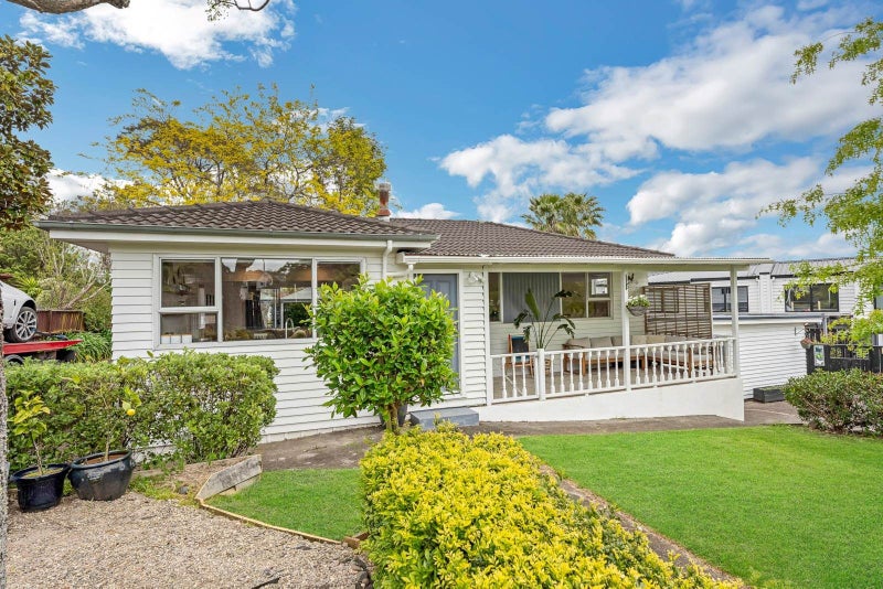 3 Malvina Place, Bucklands Beach, Auckland - Carousel 1