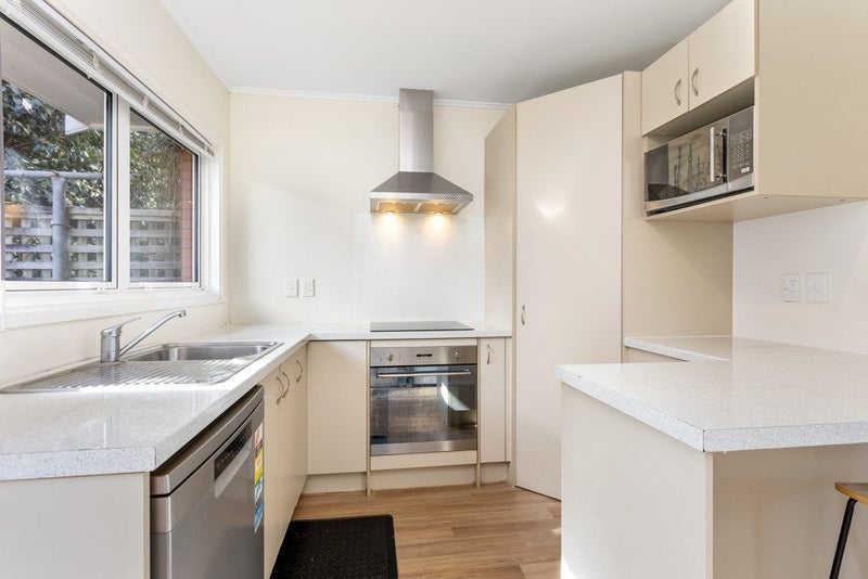 2/1 Evelyn Place, Hillcrest, Auckland - Carousel 2