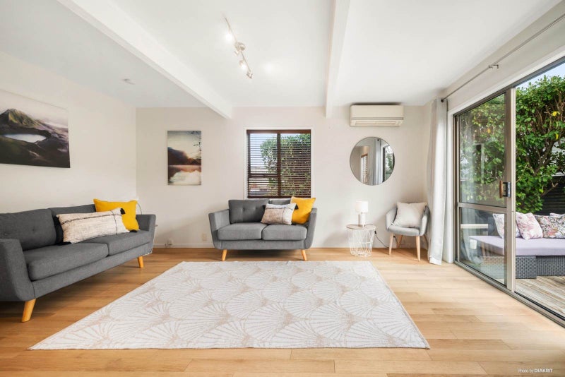 2/18 Manuka Road, Glenfield, Auckland - Carousel 2