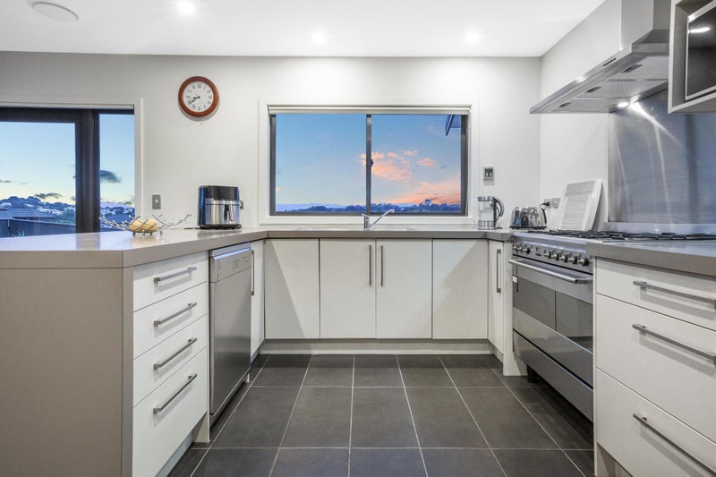 84 Te Puia Drive, Aotea, Porirua - Carousel 2