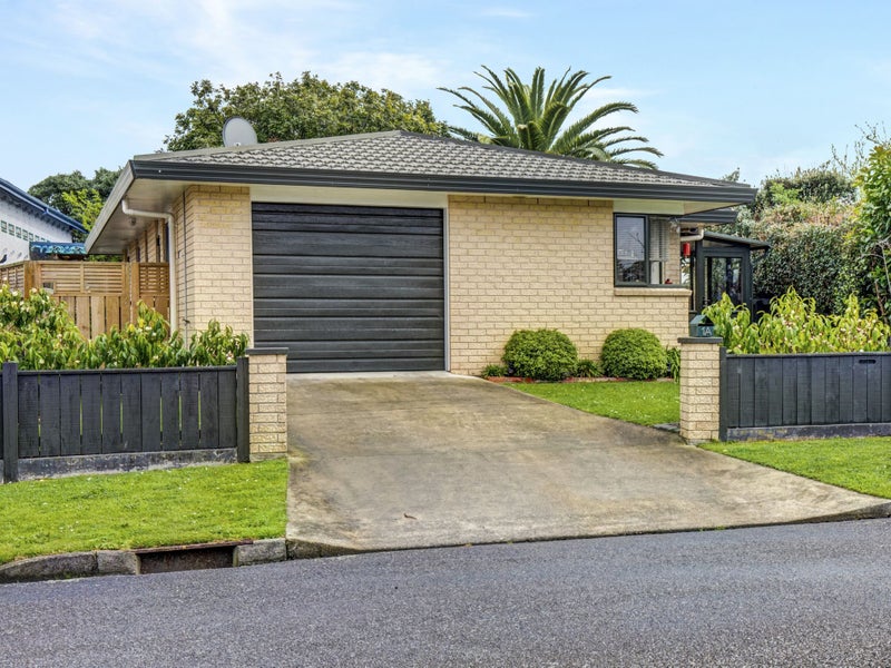 1A Alexander Place, Otaki, Otaki - Carousel 1