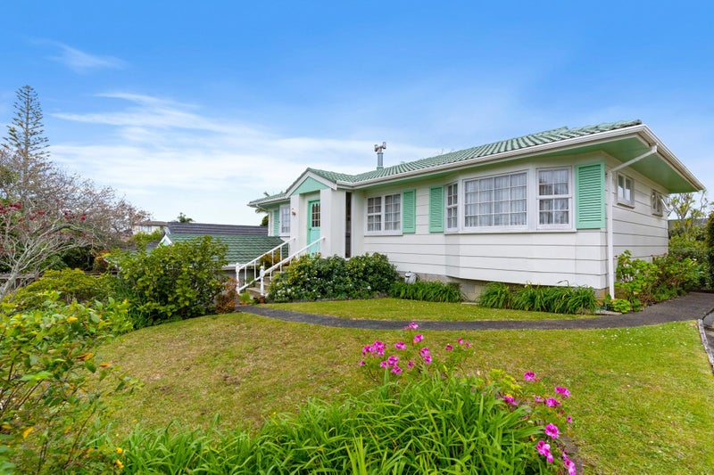 12 Baringa Place, Botany Downs, Auckland - Carousel 2