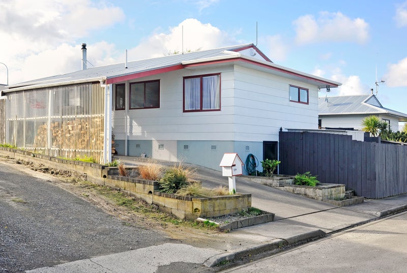 17A Dahlstrom Grove, Kelvin Grove, Palmerston North - Carousel 11