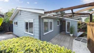 34A Pokapu Street, Titirangi, Auckland - Carousel 1