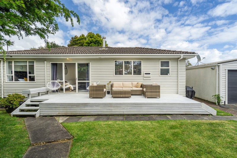 2A Helga Crescent, Te Atatu Peninsula, Auckland - Carousel 1
