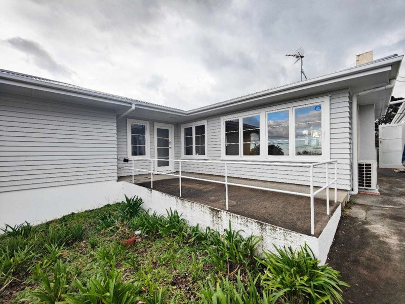 48 Woodlands Crescent, Browns Bay, Auckland - Carousel 2