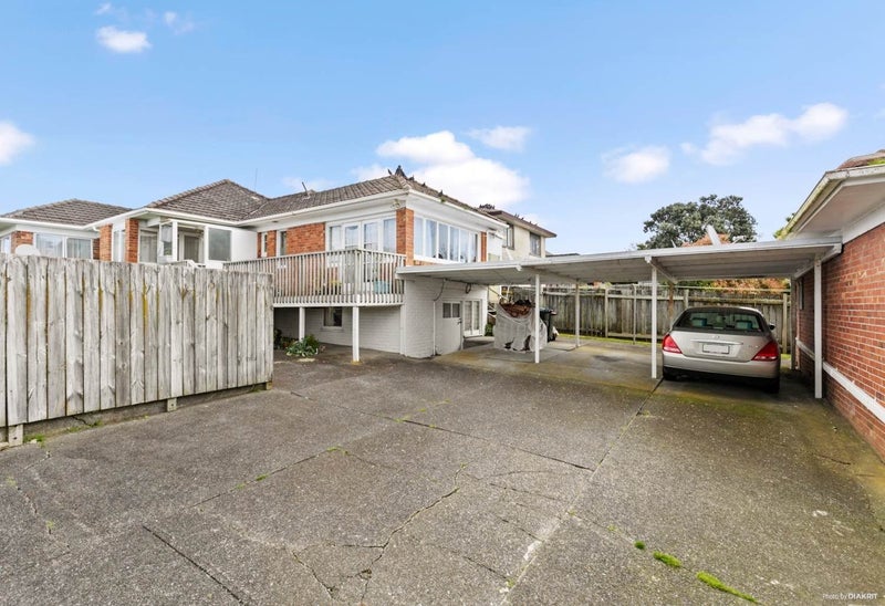 2/353 Hillsborough Road, Hillsborough, Auckland - Carousel 1