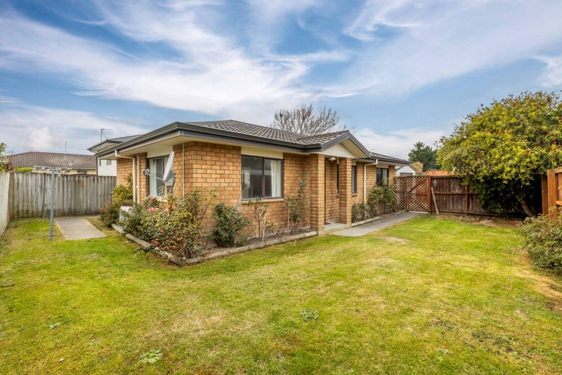 2/495 Pages Road, Bexley, Christchurch - Carousel 1