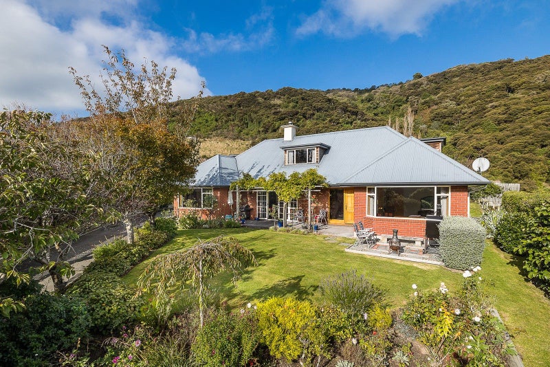 16 Ribbonwood Close, Normanby, Dunedin - Carousel 1