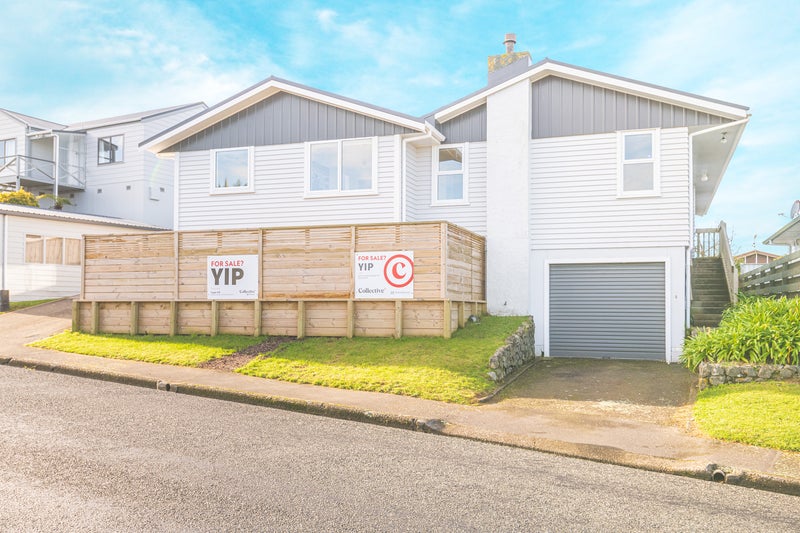 18 Erris Street, Johnsonville, Wellington - Carousel 1