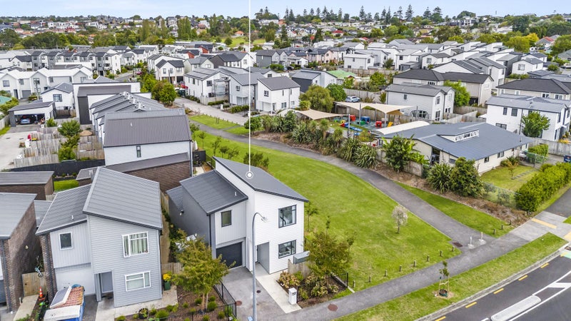 73A Taniwha Street, Wai o Taiki Bay, Auckland - Carousel 1