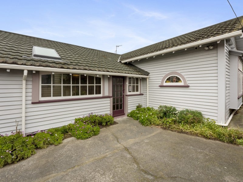 111A Apu Crescent, Lyall Bay, Wellington - Carousel 1