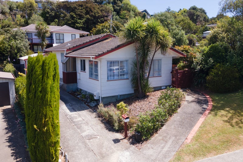 11 Staithes Drive North, Whitby, Porirua - Carousel 1