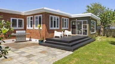 5 Jillett Street, Titahi Bay, Porirua - Carousel 1