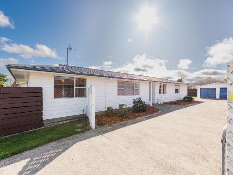 11 Cecil Place, Cloverlea, Palmerston North - Carousel 1