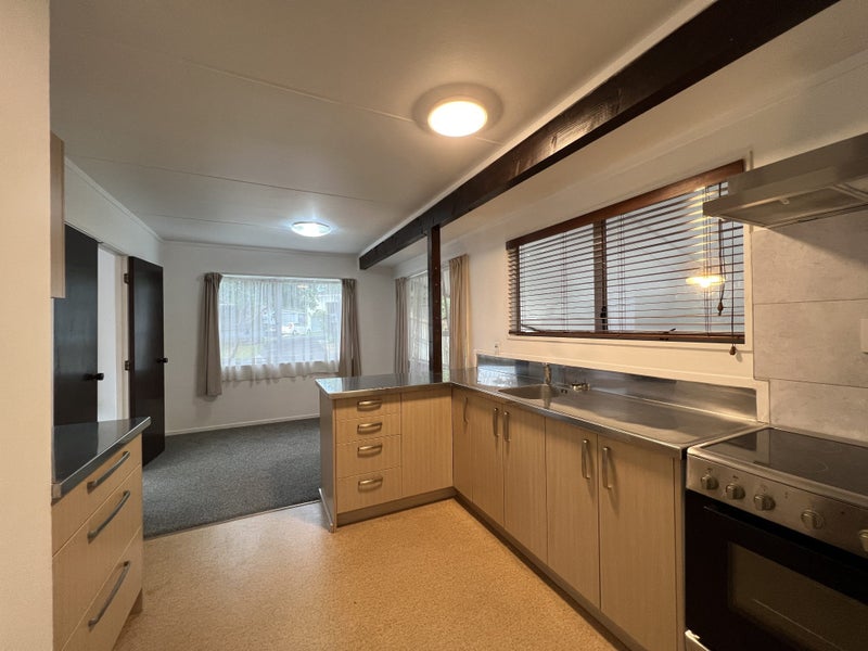 137 Gills Road, Half Moon Bay, Auckland - Carousel 2