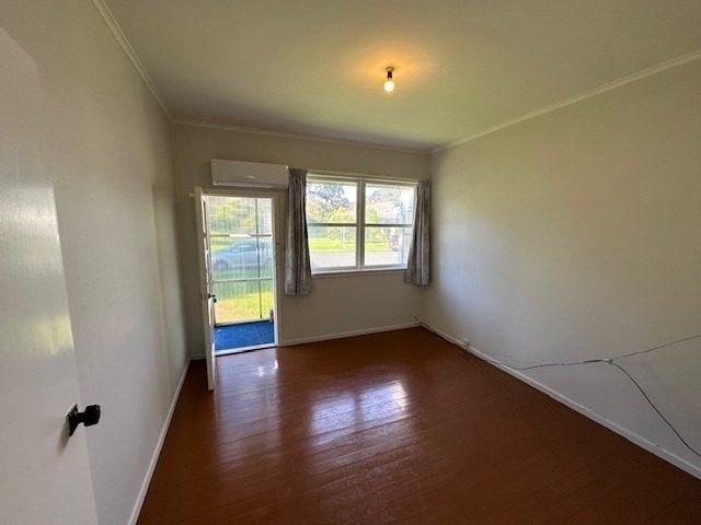 4/2 Godley Road, Green Bay, Auckland - Carousel 2