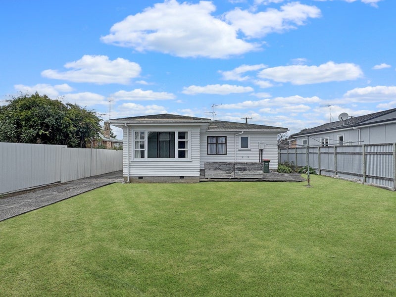 30 Irvine Street, Frankton, Hamilton - Carousel 2