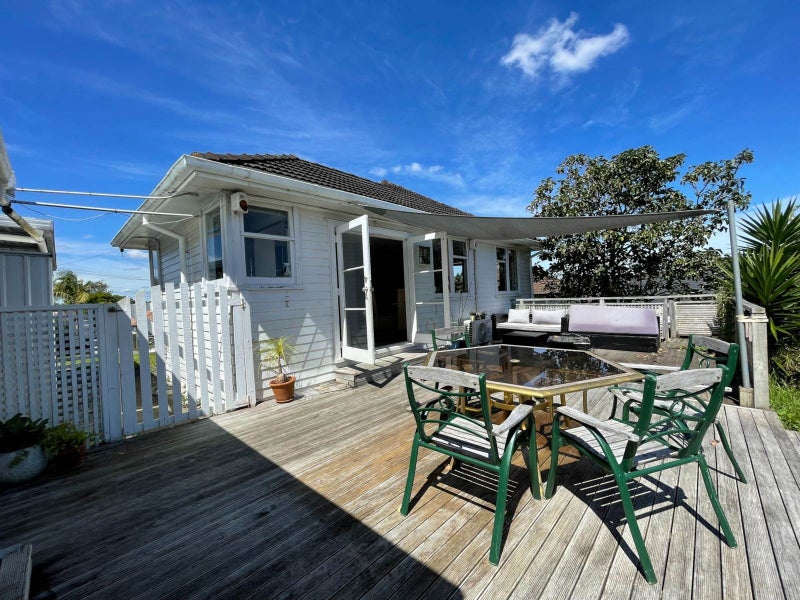 6 Cintra Place, Glen Innes, Auckland - Carousel 1