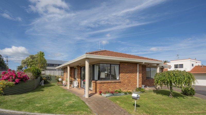 32 Racecourse Way, Gate Pa, Tauranga - Carousel 2