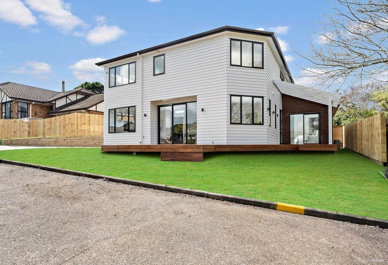 20 Parramatta Place, Botany Downs, Auckland - Carousel 1
