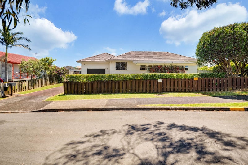 9 Tyndrum Place, Highland Park, Auckland - Carousel 1