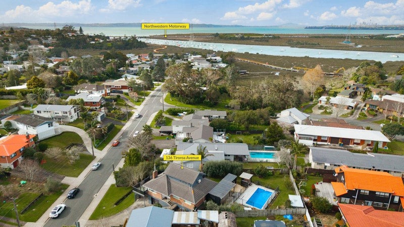 136 Tiroroa Avenue, Te Atatu South, Auckland - Carousel 23
