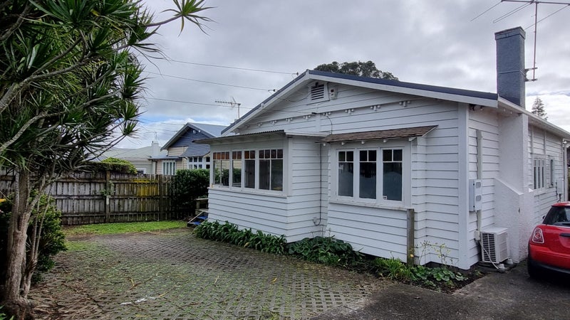 186 Mount Albert Road, Sandringham, Auckland - Carousel 1