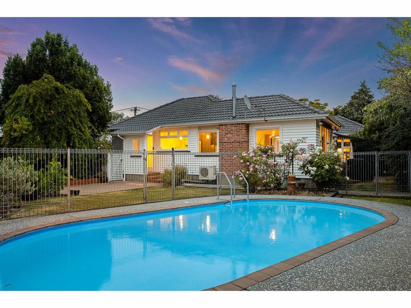 19 Joyce Crescent, Ilam, Christchurch - Carousel 1