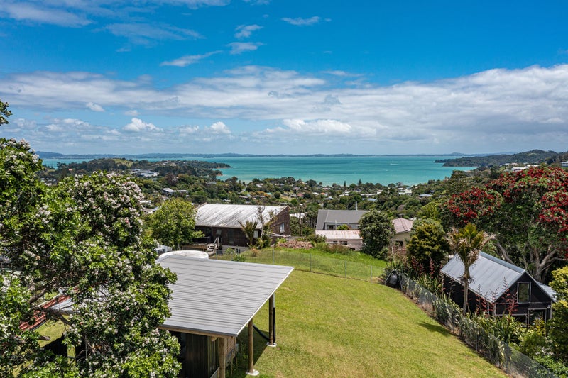 64 Pacific Parade, Surfdale, Waiheke Island - Carousel 2