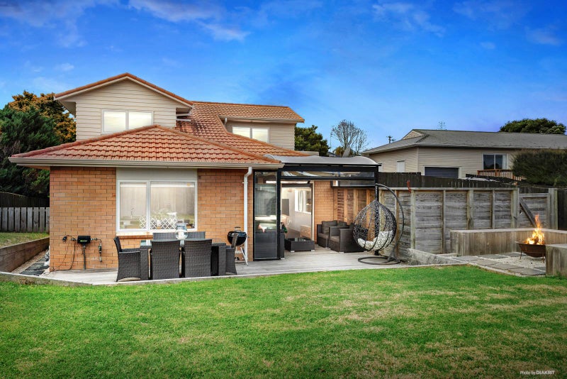 3A Sispara Place, Beach Haven, Auckland - Carousel 1