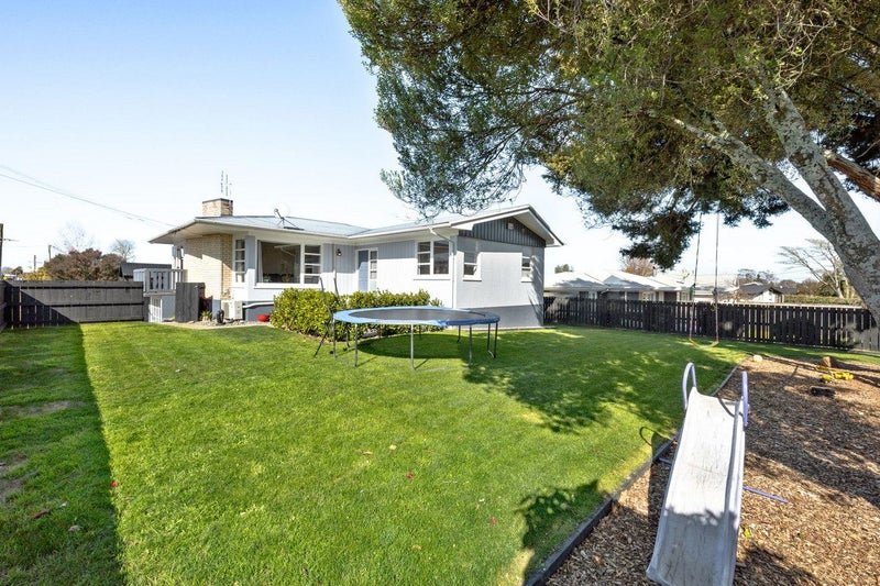 24 Thompson Street, Leamington, Cambridge - Carousel 1