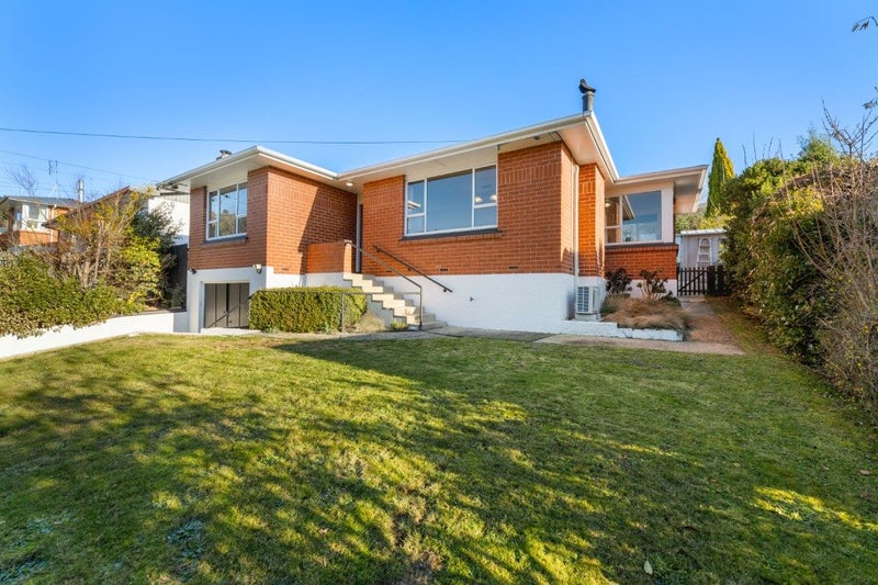 23 Elwyn Crescent, Green Island, Dunedin - Carousel 1