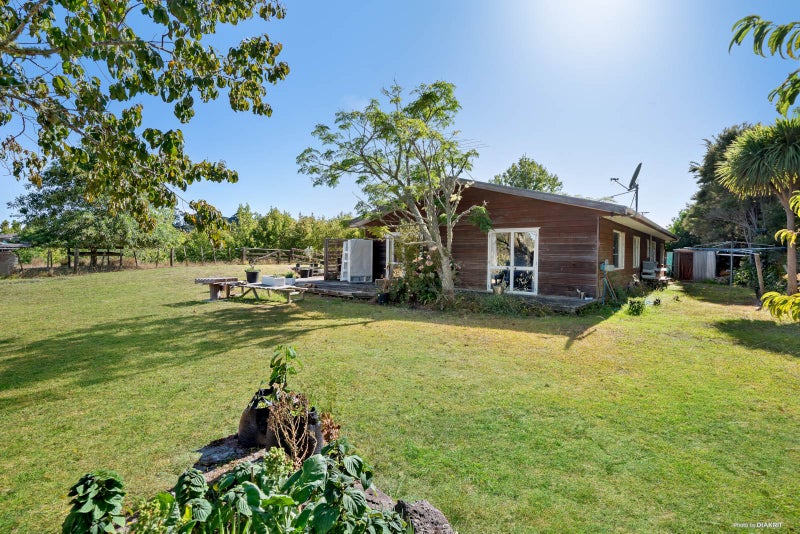 1168 East Coast Road, Albany - Carousel 1