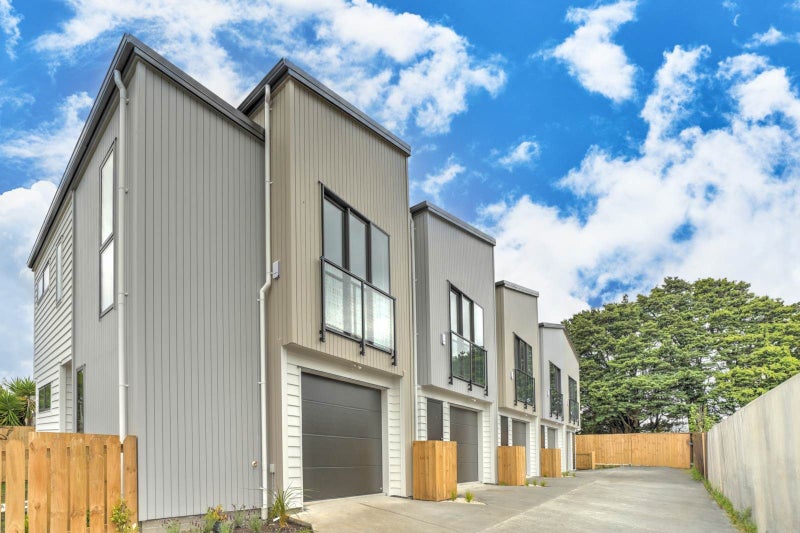 40D Innismara Avenue, Wattle Downs, Auckland - Carousel 1