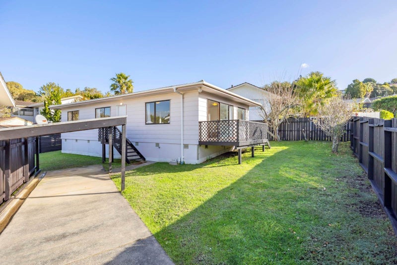 2/2 Tacitus Place, Totara Vale, Auckland - Carousel 1