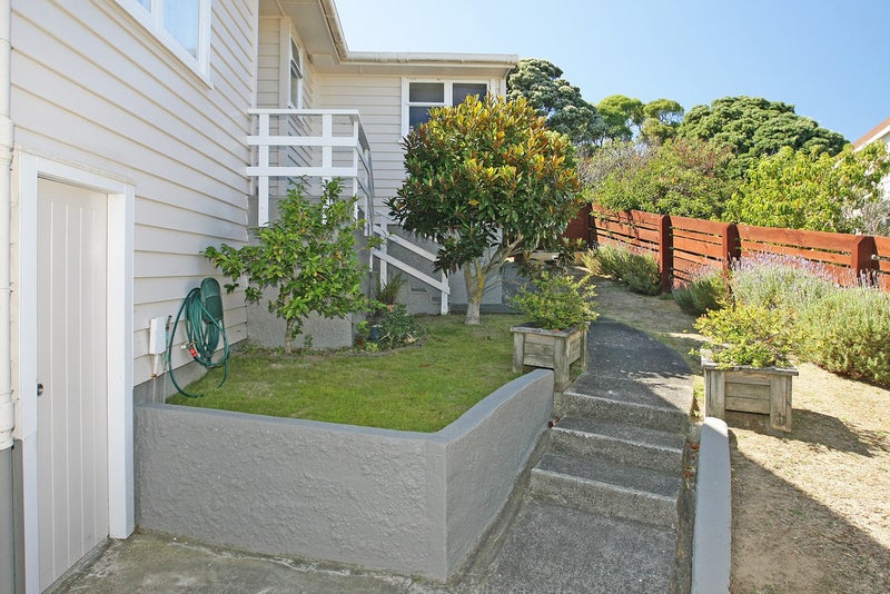 49 Raukawa Street, Strathmore Park, Wellington - Carousel 2