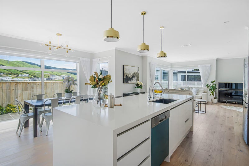 4 Crompton Avenue, Churton Park, Wellington - Carousel 2