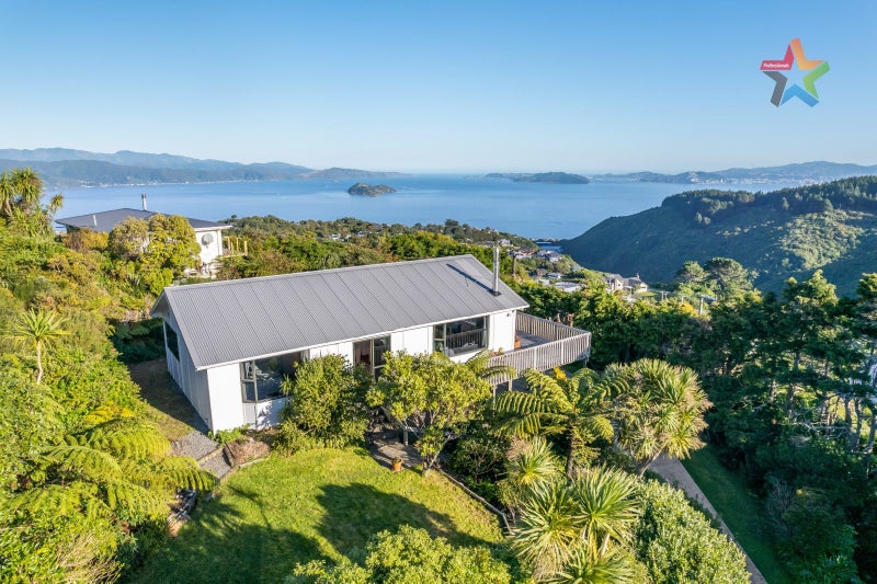 24 Titiro Moana Road, Korokoro, Lower Hutt - Carousel 2