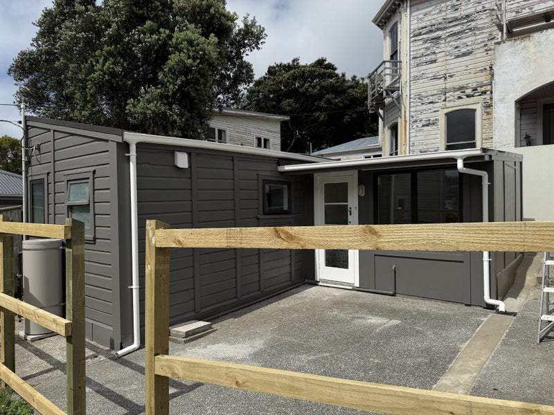 13 Brougham Street, Mount Victoria, Wellington - Carousel 1