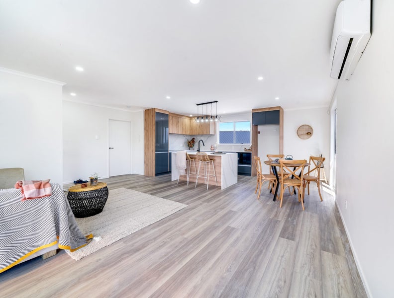 7 Gambare Place, Wattle Downs, Auckland - Carousel 2