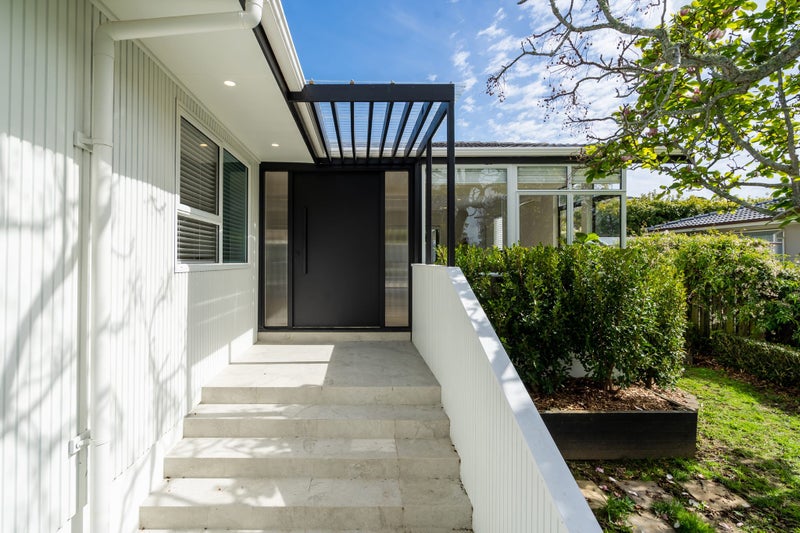 22 Tyrian Close, Half Moon Bay, Auckland - Carousel 2