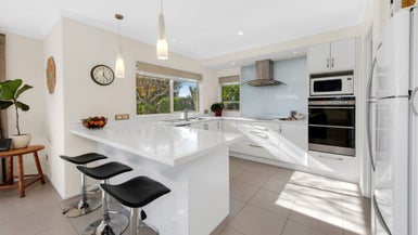 1 Defender Crescent, Beachlands, Auckland - Carousel 1
