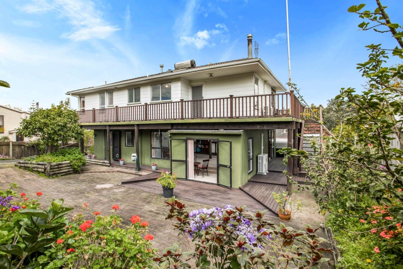 12A Oliver Twist Avenue, Mellons Bay, Auckland - Carousel 1