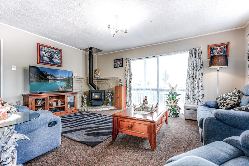 80 Kahikatea Drive, Melville, Hamilton - Carousel 1