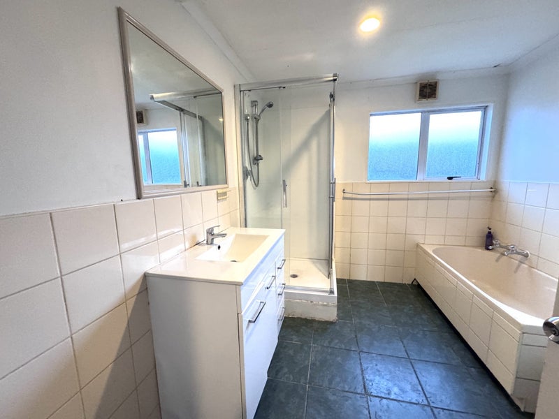 70 Pah Road, Papatoetoe, Auckland - Carousel 8