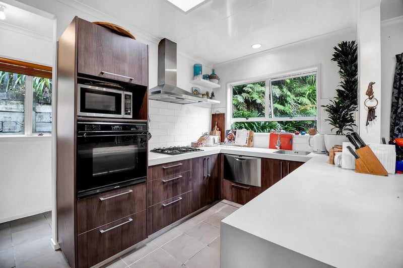 118 Huatoki Street, Frankleigh Park, New Plymouth - Carousel 2